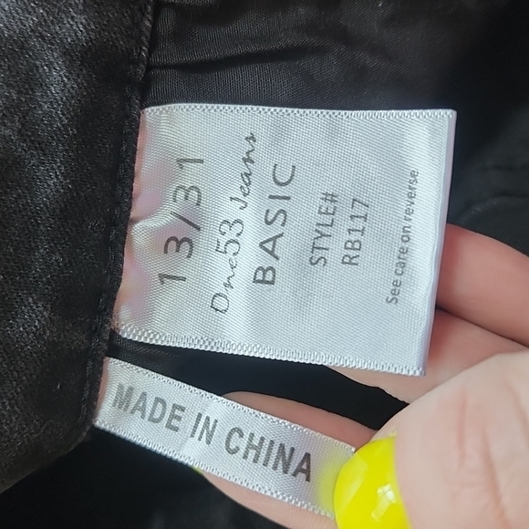NWOT One 53 Jean's: Butt lifting Basic fit Distressed Black, Juniors size 13 - Picture 5 of 8